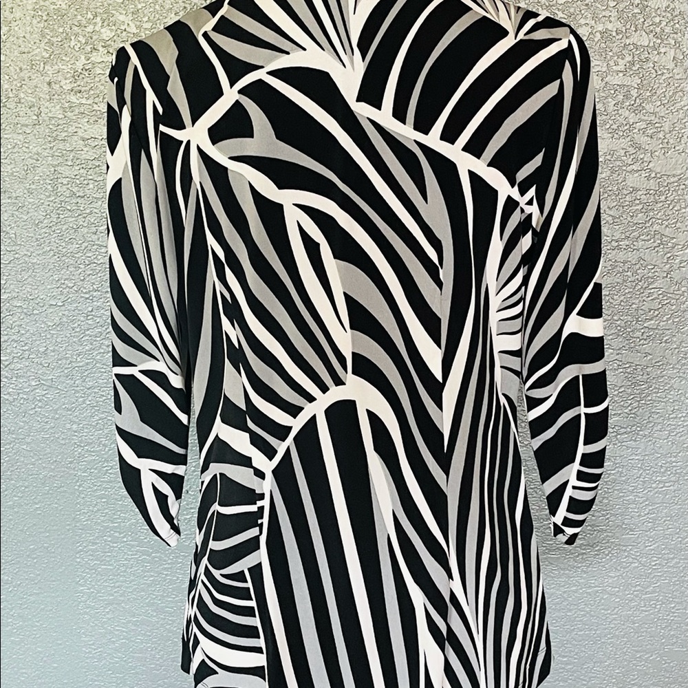 ⭕️Abstract Black-White-Grey Perception Jacket sz 8 - Picture 2 of 7